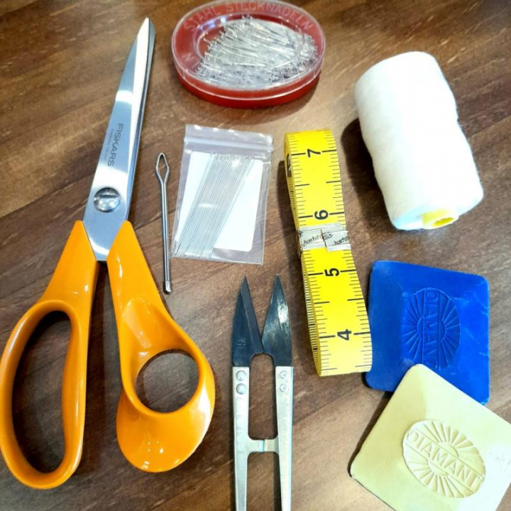 Kit de material de iniciação à costura (destros)